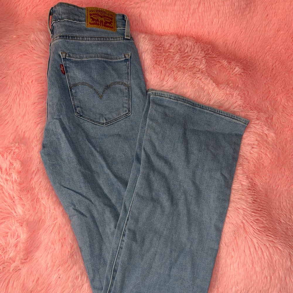 Levi’s 725 high rise bootcut size 28.
